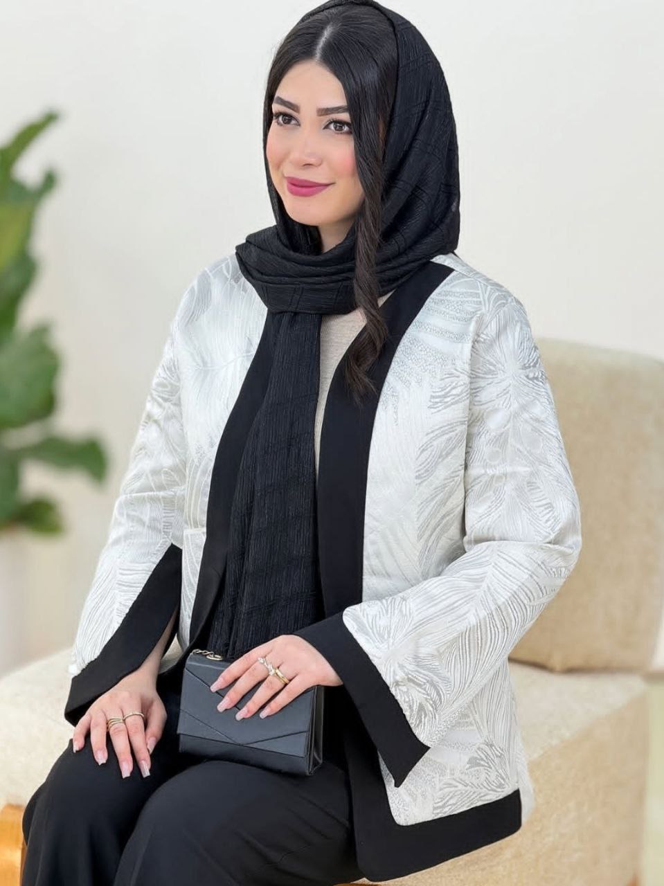 مانتو مجلسی ژاکارد طرحدار زمینه سفید طلائی